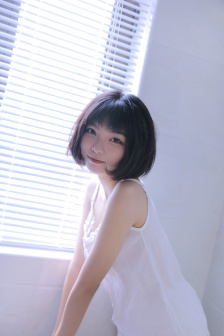 杨幂袭胸